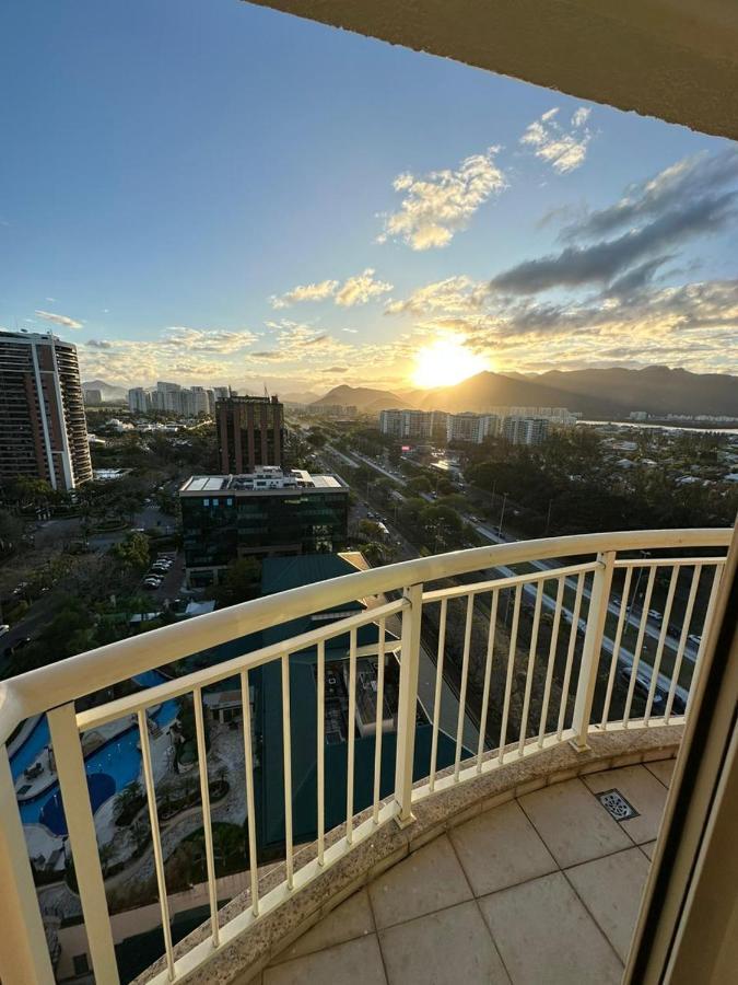 Flat Com Vista Panoramica -15- Na Barra Da Tijuca - Estacionamento Gratuito - Frigobar - Ar Condicionado - Piscina - Academia - Balsa Para Praia Gratis - Varanda - Vista Parcial Mar E Lagoa Rio de Janeiro Extérieur photo