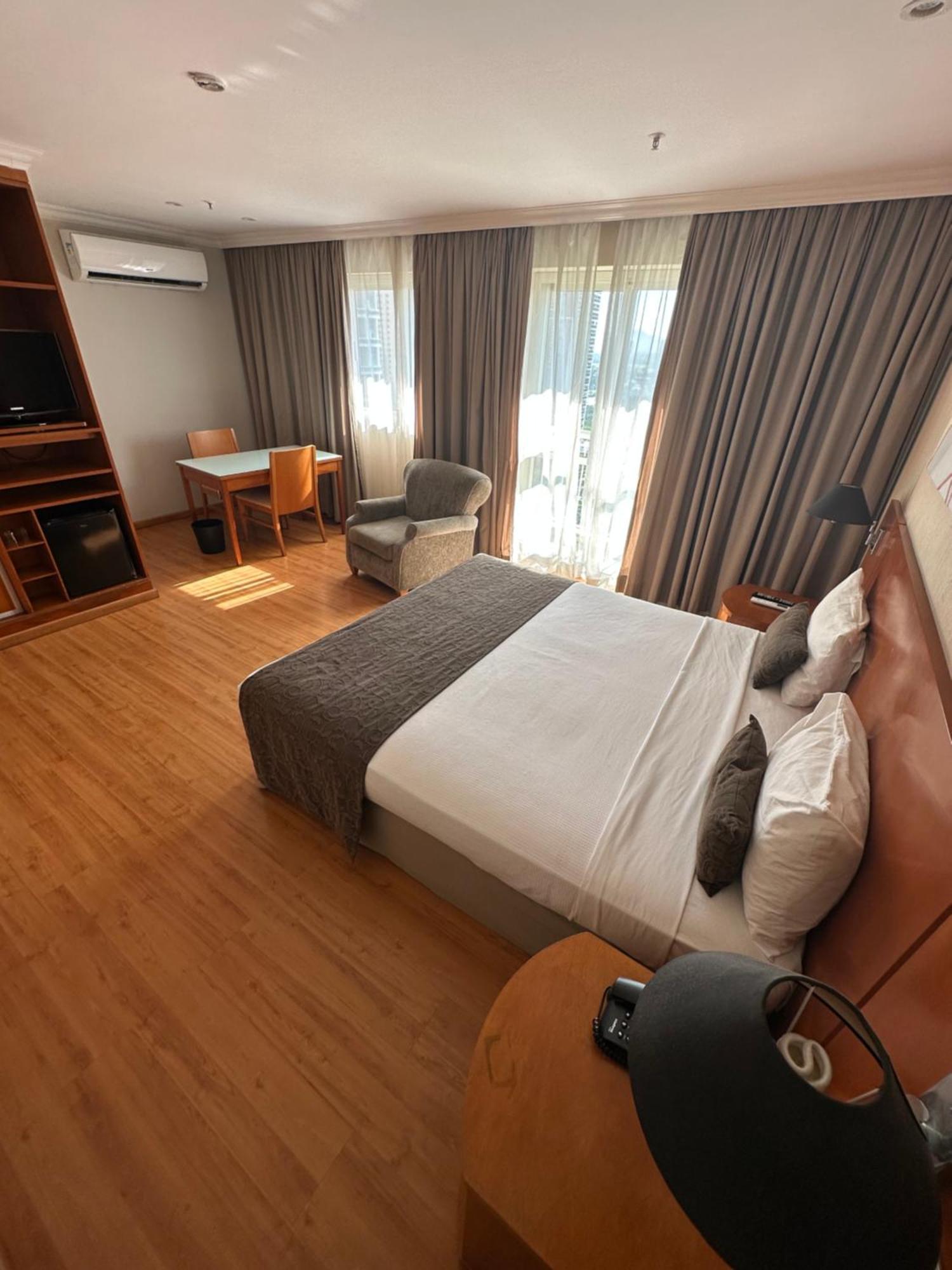 Flat Com Vista Panoramica -15- Na Barra Da Tijuca - Estacionamento Gratuito - Frigobar - Ar Condicionado - Piscina - Academia - Balsa Para Praia Gratis - Varanda - Vista Parcial Mar E Lagoa Rio de Janeiro Extérieur photo