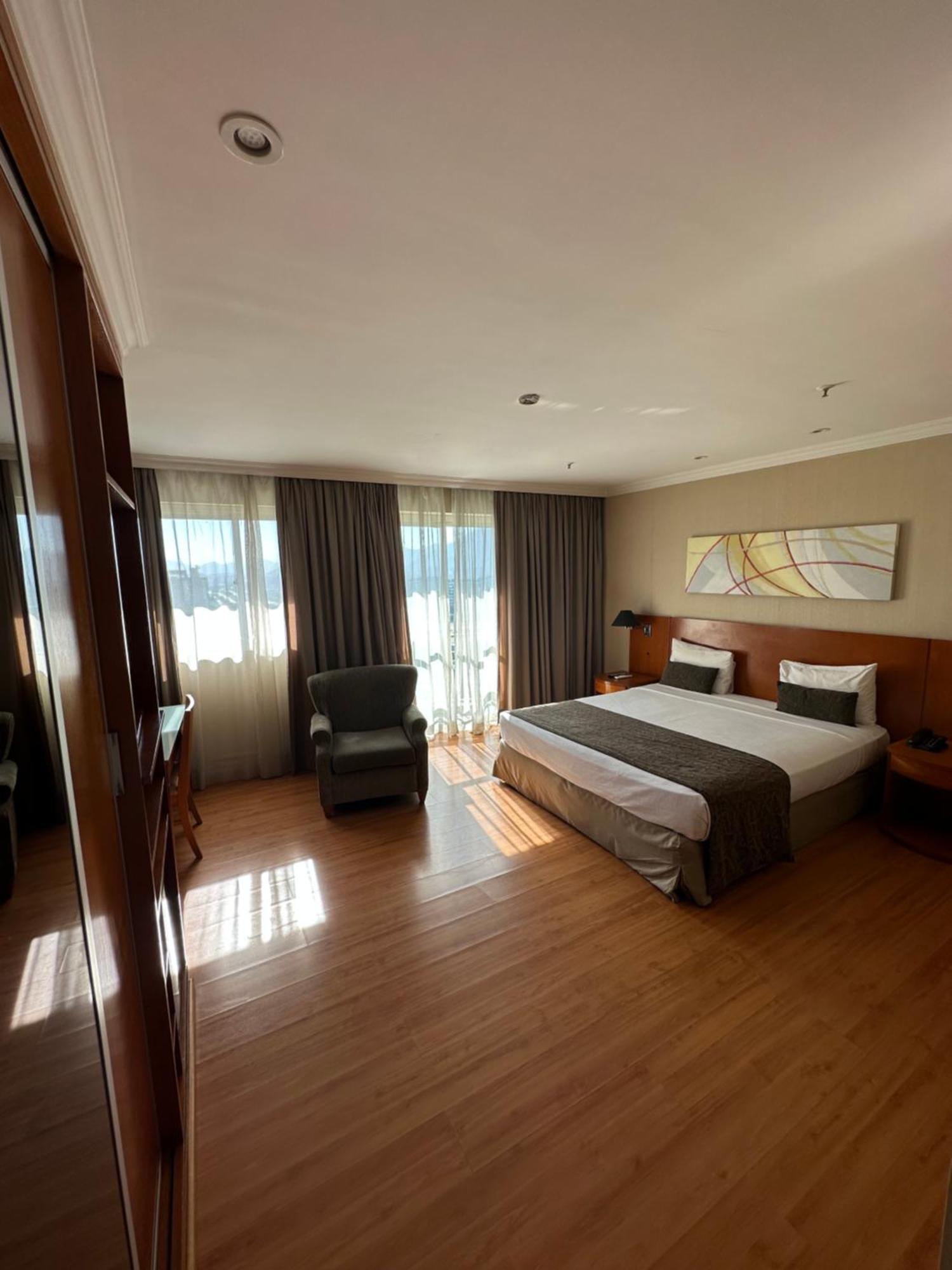 Flat Com Vista Panoramica -15- Na Barra Da Tijuca - Estacionamento Gratuito - Frigobar - Ar Condicionado - Piscina - Academia - Balsa Para Praia Gratis - Varanda - Vista Parcial Mar E Lagoa Rio de Janeiro Extérieur photo