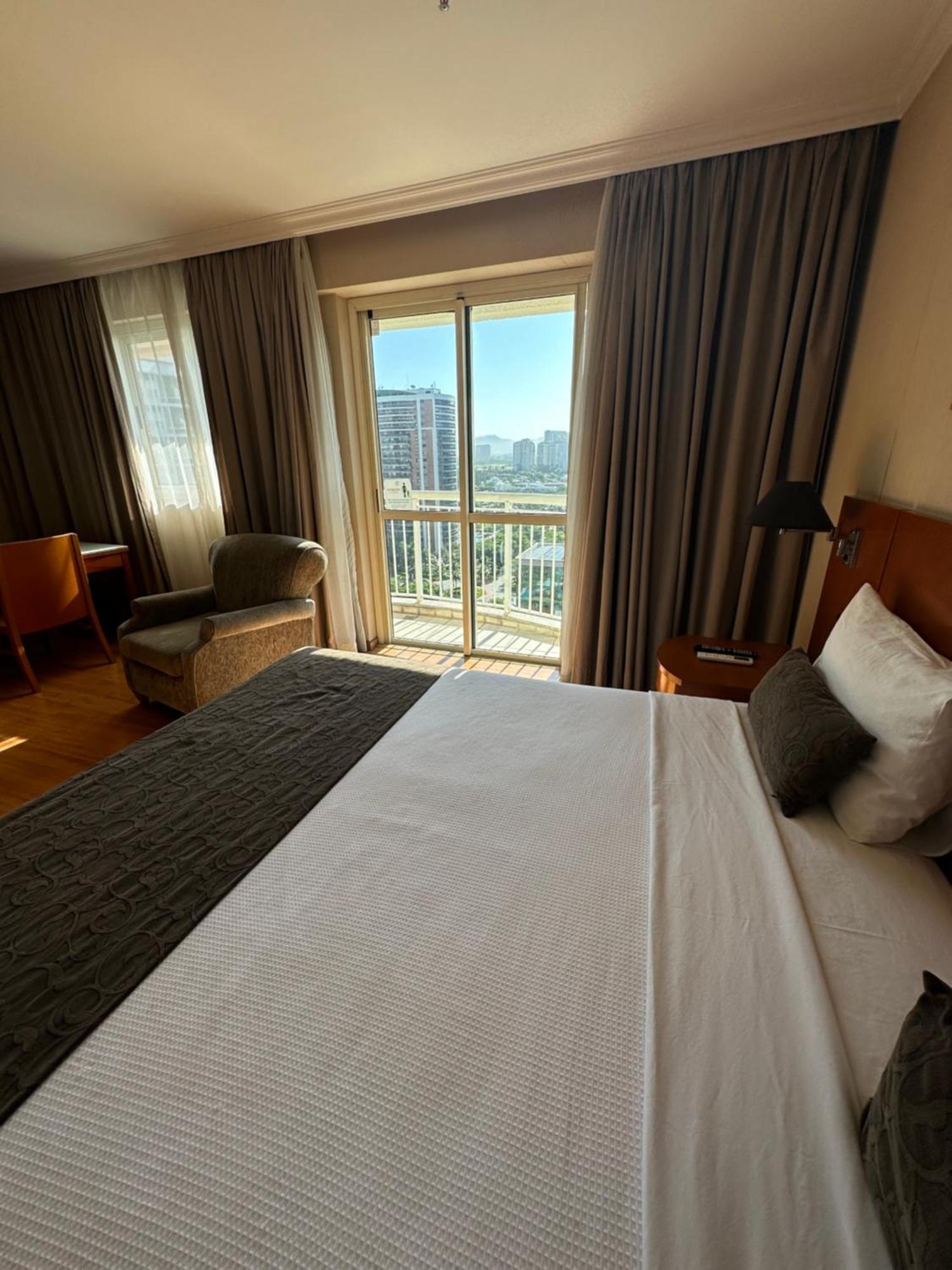 Flat Com Vista Panoramica -15- Na Barra Da Tijuca - Estacionamento Gratuito - Frigobar - Ar Condicionado - Piscina - Academia - Balsa Para Praia Gratis - Varanda - Vista Parcial Mar E Lagoa Rio de Janeiro Extérieur photo