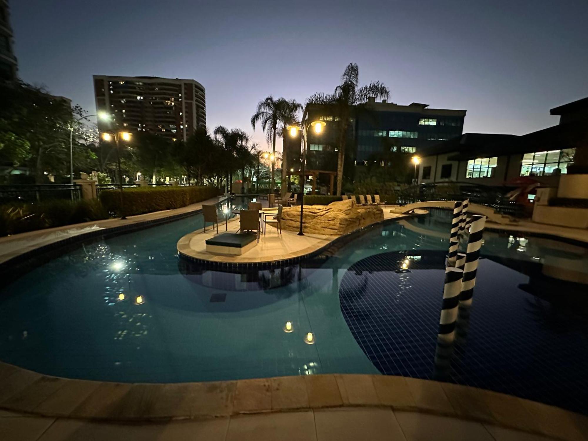 Flat Com Vista Panoramica -15- Na Barra Da Tijuca - Estacionamento Gratuito - Frigobar - Ar Condicionado - Piscina - Academia - Balsa Para Praia Gratis - Varanda - Vista Parcial Mar E Lagoa Rio de Janeiro Extérieur photo