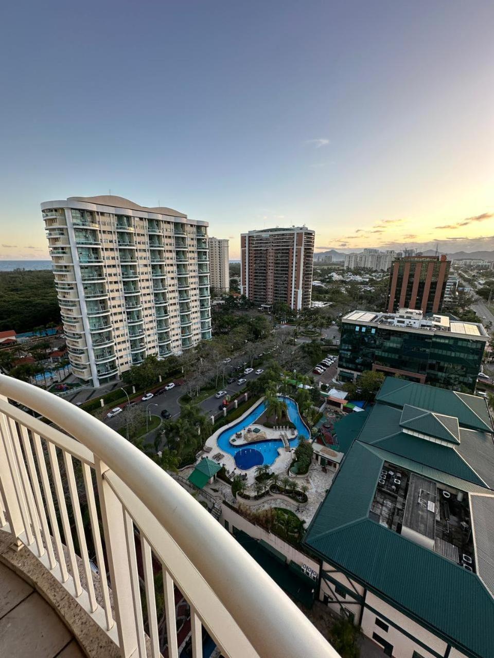 Flat Com Vista Panoramica -15- Na Barra Da Tijuca - Estacionamento Gratuito - Frigobar - Ar Condicionado - Piscina - Academia - Balsa Para Praia Gratis - Varanda - Vista Parcial Mar E Lagoa Rio de Janeiro Extérieur photo