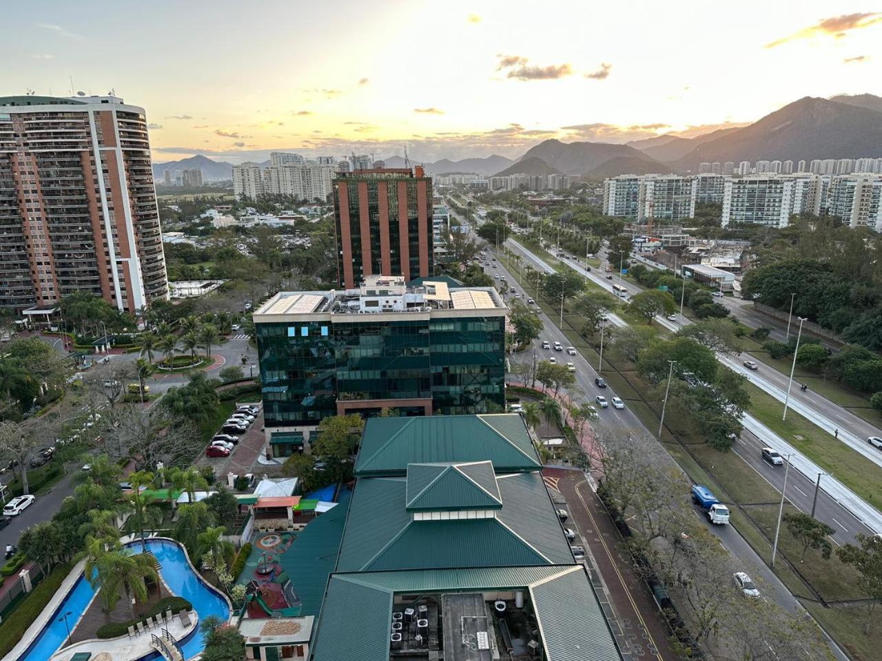 Flat Com Vista Panoramica -15- Na Barra Da Tijuca - Estacionamento Gratuito - Frigobar - Ar Condicionado - Piscina - Academia - Balsa Para Praia Gratis - Varanda - Vista Parcial Mar E Lagoa Rio de Janeiro Extérieur photo