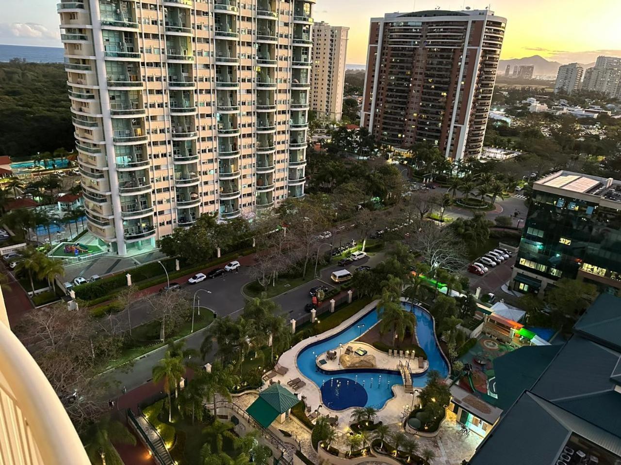 Flat Com Vista Panoramica -15- Na Barra Da Tijuca - Estacionamento Gratuito - Frigobar - Ar Condicionado - Piscina - Academia - Balsa Para Praia Gratis - Varanda - Vista Parcial Mar E Lagoa Rio de Janeiro Extérieur photo
